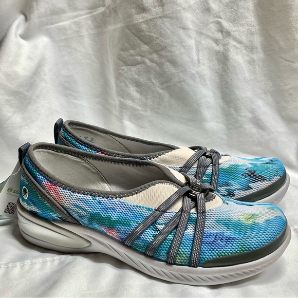 Bzees slip ons - Picture 1 of 9